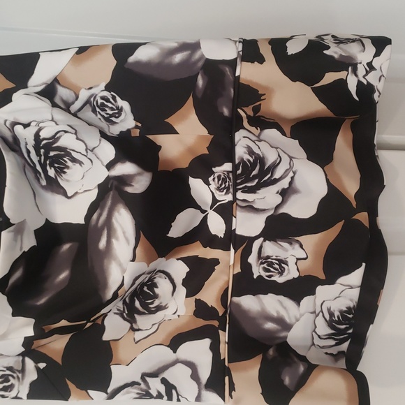 EUC White House Black Market Size 10 Floral Sleeveless Peplum top - Picture 3 of 4